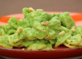 Orecchiette pesto di sedano e mandorle