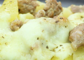 Sformato mozzarella, patate e salsicce